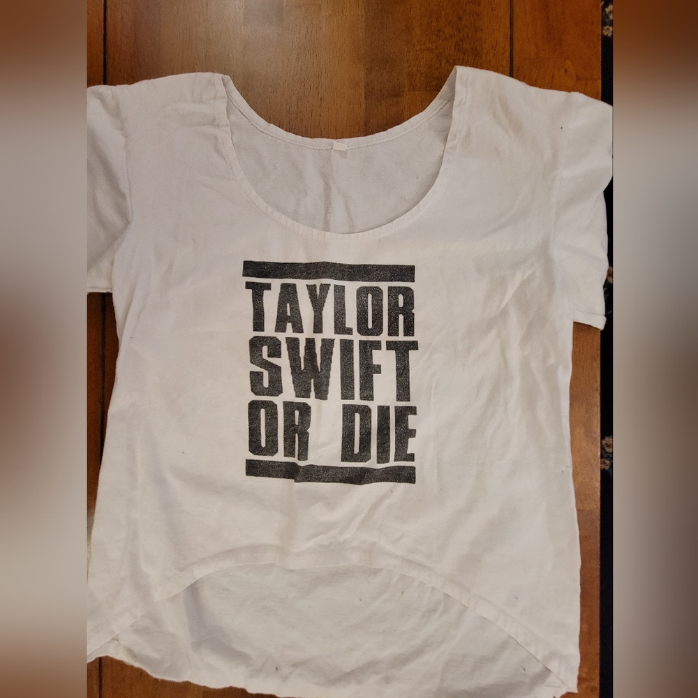 Taylor Swift tee shirt, Juniors size S